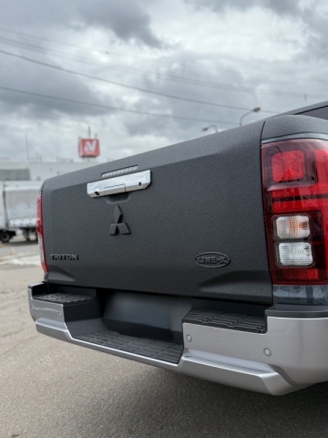 MITSUBISHI トライトン Spray On Bed Liner LINE-X